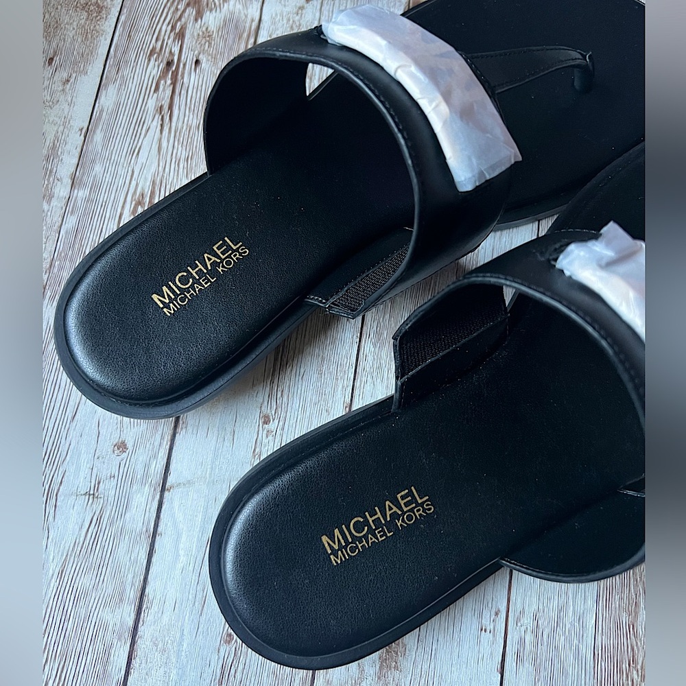 🆕 𝐌𝐢𝐜𝐡𝐚𝐞𝐥 𝐊𝐨𝐫𝐬 𝙲𝚊𝚖𝚒𝚕𝚊 𝚃𝚑𝚘𝚗𝚐 𝚂𝚊𝚗𝚍𝚊𝚕𝚜 - Picture 5 of 10